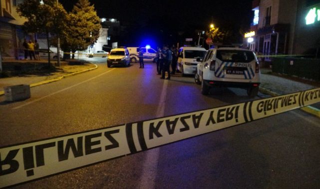 Cadde ortasında kadını öldürdü, ardından kafasına sıktı