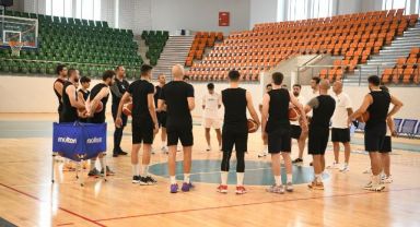 ÇESK Basketbol takımı sezonu açtı