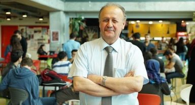 Deprem anında göçmeyecek bina yapmanın formülünü verdi