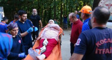 Doğa harikası şelaleyi görmek isterken düşen kadın kurtarıldı