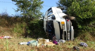 Fındık işçilerini taşıyan minibüs devrildi: 7 yaralı