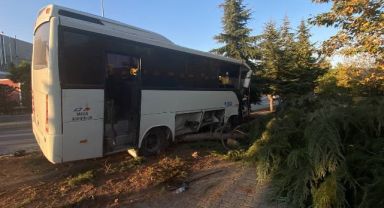 Freni patlayan servis midibüsü ağaçları biçti: 2 yaralı