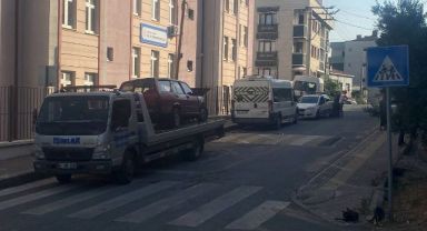 Freni tutmayan otomobil servis aracına çarptı: 6 yaralı