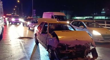 Gebze'de otomobil, kırmızı ışıkta duran araca çarptı: 1 yaralı