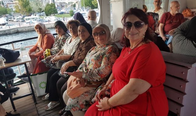 Huzurevi sakinleri mehtap turu ile unutulmaz bir akşam yaşadı