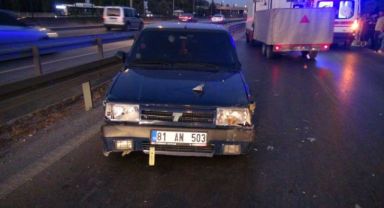 İş makinesi taşıyan tır ile otomobil çarpıştı: 1 yaralı