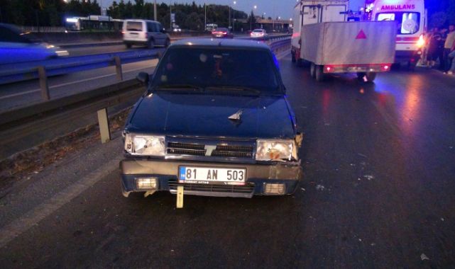İş makinesi taşıyan tır ile otomobil çarpıştı: 1 yaralı