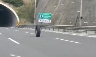 Kamyondan fırlayan tekerlek metrelerce yol kat etti