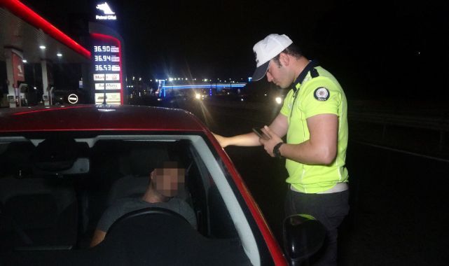 Kimi otomobil salladı, kimi cama vurdu: Sürücü 3 saatin ardından anca uyandı