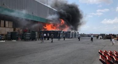 Migros'un deposu alevlere teslim oldu