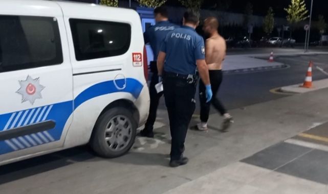 Öfkesini babasının minibüsünü yakarak çıkardı, kendi de yandı