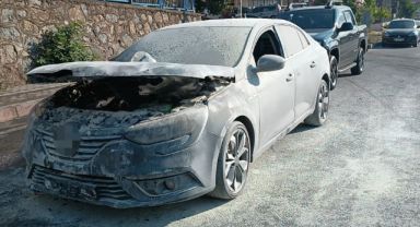 Seyir halinde otomobil alev alev yandı
