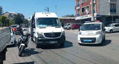 SRC belgesi olmayan servis sürücüsü 3 yaşındaki çocuğa çarptı