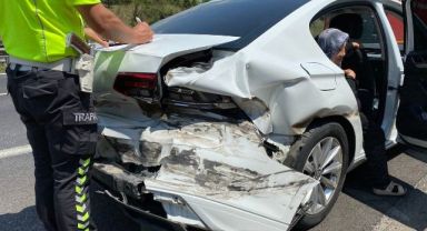 TEM'de dinlenme tesisinden çıkan otomobile tır çarptı