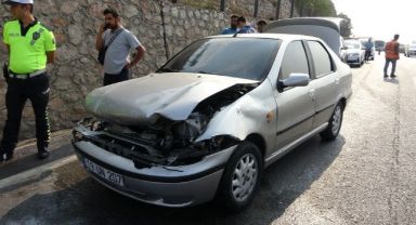 Tıra çarpan otomobilden dumanlar yükseldi: 1 yaralı