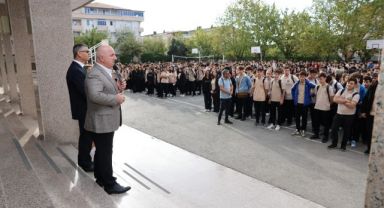 Başkan Bıyık, bayrak törenine katıldı