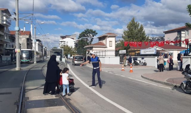Büyükşehir Zabıtası okul önlerinde, çocuklar güvende