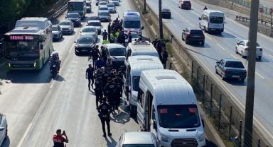 Çevik kuvvet ekibi zincirleme kazaya karıştı: 5 polis yaralandı