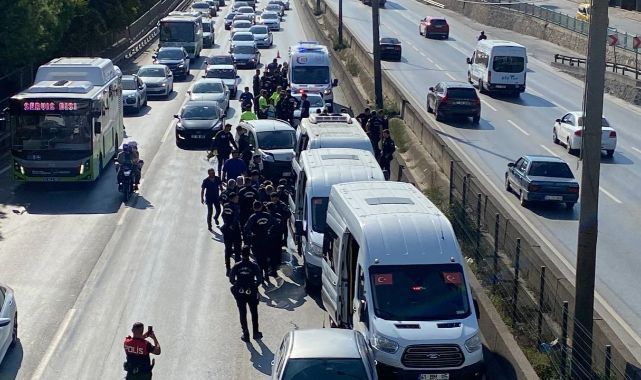 Çevik kuvvet ekibi zincirleme kazaya karıştı: 5 polis yaralandı