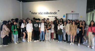 Darıcalı gençler Demokrasi Adasını gezdi