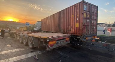 Dilovası'nda tırın kupası koptu: 1'i ağır 2 yaralı