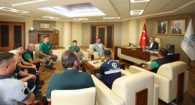 Geçici işçilerin beklediği müjdeyi Büyükakın duyurdu
