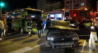 Halk otobüsü ile otomobil çarpıştı: 1 ağır yaralı