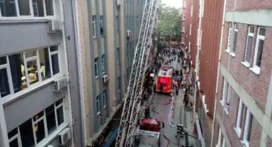 Karşı binada yangın çıktı, öğrenciler aldırış etmeden soru çözdü