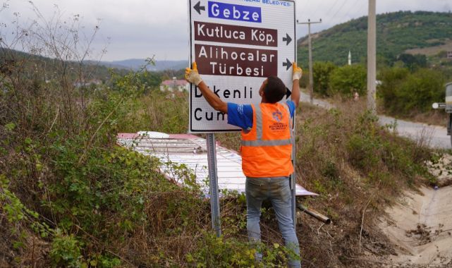 Kırsalların işaret ve yönlendirme levhaları yenileniyor