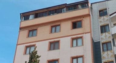 Kışlık konserve yaparken yangın çıktı, 2 kişi dumandan etkilendi