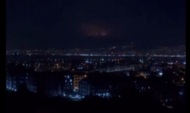 Kocaeli'de elektrik fırtınası geceyi aydınlattı
