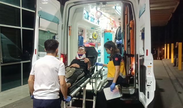 Kontrolünü kaybeden motokurye yere savrularak yaralandı