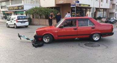 Okula giden lise öğrencisine otomobil çarptı