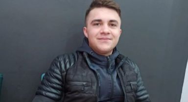 Otomobille çarpışan motosiklet sürücüsü hayatını kaybetti
