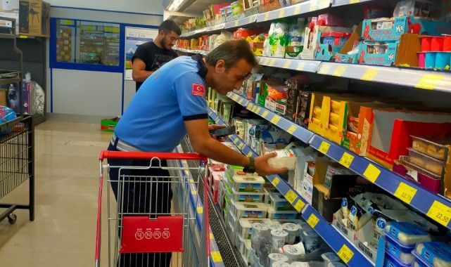 Tarihi geçmiş gıda ürünü satacaklardı, Büyükşehir Zabıtası el koydu