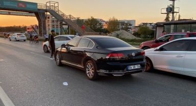 Üst geçidi kullanmadı otomobil çarptı