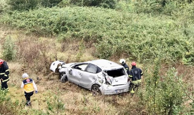 Yeşillik alana uçan otomobil defalarca takla attı