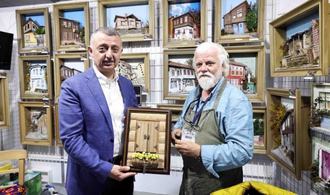 Atık malzemelerin sanatla buluşması