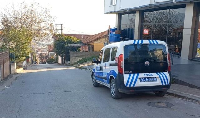 BİM'e ait transplaletin altında kalmaktan son anda kurtuldular