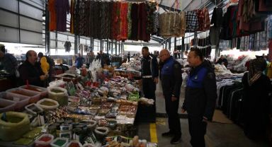 Çayırova zabıtası, pazarları denetliyor