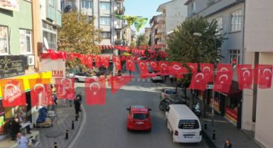 Darıca 100. Yıl için bayraklarla süsleniyor