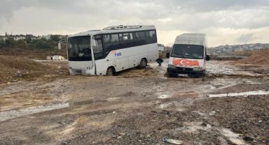 Darıca'da sağanak yağış nedeniyle yol çöktü