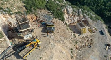 Dilovası Hastane yolunda köprü ayakları yükseliyor