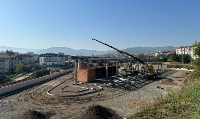 Gölcük terminalinde çatı imalatı sürüyor