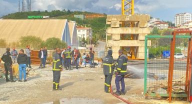 İki aydır maaşlarını alamayan Metro işçileri kule vince çıkıp eylem yaptı