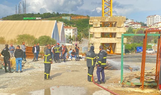 İki aydır maaşlarını alamayan Metro işçileri kule vince çıkıp eylem yaptı