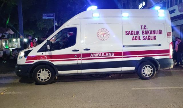 İki grup arasında kavga: 23 yaşındaki genç göğsünden bıçaklandı