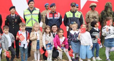 Jandarma, Cumhuriyetin 100. yılını çocuklarla kutladı