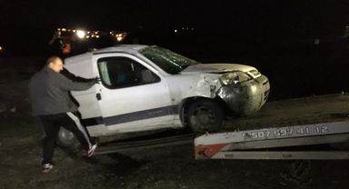 Kocaeli'nde kontrolden çıkan araç şarampole uçtu