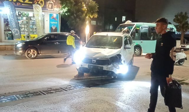 Motosikletle hafif ticari araç çarpıştı: 2 yaralı